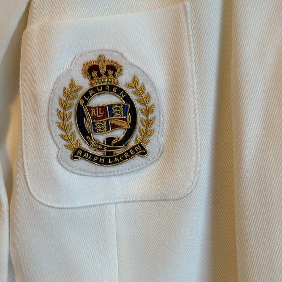 Beautiful Lauren blazer. - Picture 2 of 6